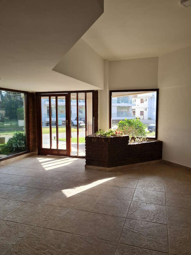 Alquiler De Casa En Pinamar, Del Tuyu - Ref: 42