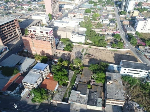 Imagen 9 de 11 de Se Vende Estructura De 6 Pisos Con Parcela De 4200 Metros Avenida Bolivar Vista Al Mar