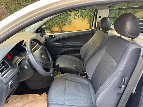 Volkswagen Saveiro 1.6 Robust Cab. Simples Total Flex 2p