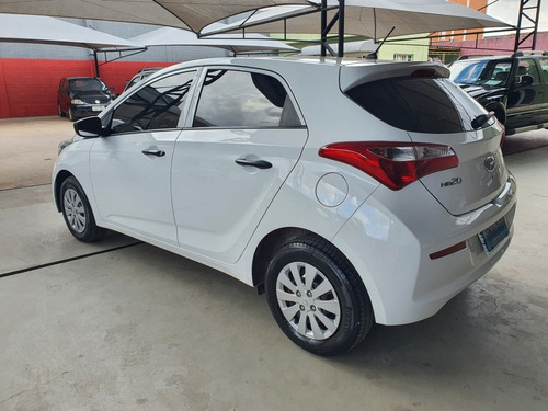 Imagem 4 de 15 de Hyundai Hb20 2017 1.0 Comfort Flex 5p