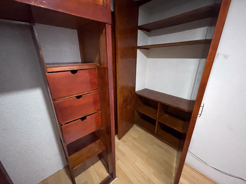Cuarto Con Amplios Closets