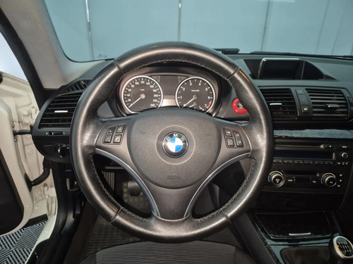 BMW 116i 2011 Hatchback 3 puertas con Sunroof y Llantas Runf