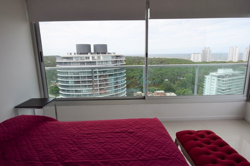 Imagen 13 de 30 de Apartamento De Categoría Con Vista Hacia La Mansa En Todos Sus Hambientes!! - Punta Del Este Roosevelt