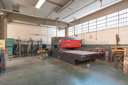 Edificio Industrial En Venta En La California Norte Mls #23-7537