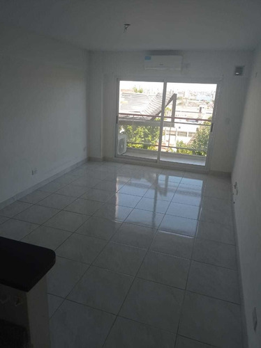 Imagen 4 de 13 de Departamento 2 Ambientes C/renta. Parque Patricios S Avenida