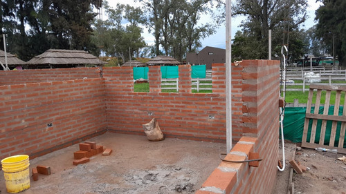 Chalet 4 Amb. Construcción Tradicional 30 Días, En Ladrillos
