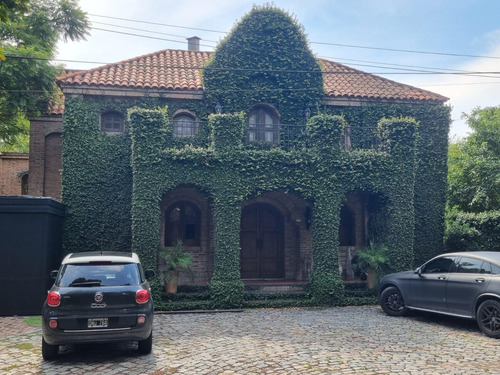 Casa De 6 Ambientes En Venta Con Cochera En Las Lomas De San Isidro
