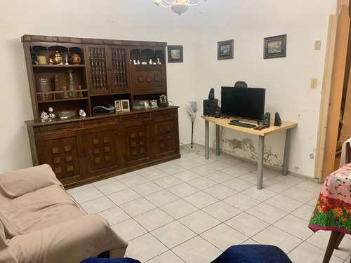 Casa Con Potencial En Palermo. 3 O 4 Dormitorios. Garaje.