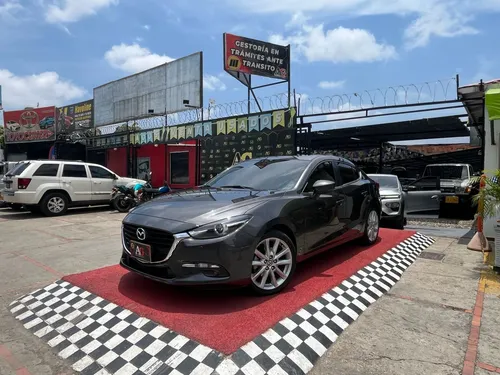 Mazda 3 GRAND TOURING 2.0 MT