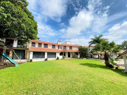 Residencia En Venta En Col. Delicias, Cuernavaca Morelos.