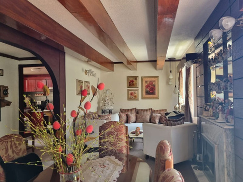 Casa En Venta Con Excelente Ubicación En Fraccionamiento Con Vigilancia