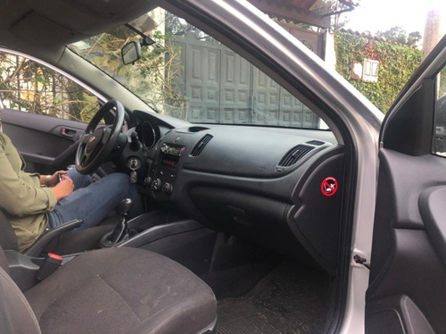 Kia Cerato Forte 2015, 80000km, Matriculado 2021, Negociable