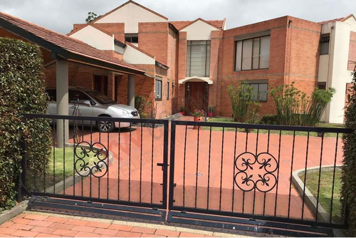 Se Vende Hermosa Casa De Dos Niveles En Guaymaral-9192