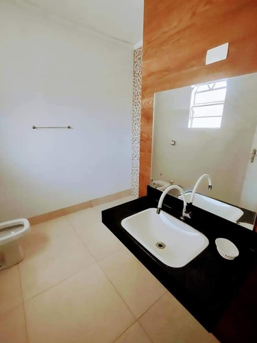 Imagem 13 de 25 de Chácara 3000m2, Casa Sede Com 3 Dormitórios Sendo 1 Suíte, Piso Em Porcelanato, Piscina, Quarto De Ferramentas - Ch00174 - 70327373