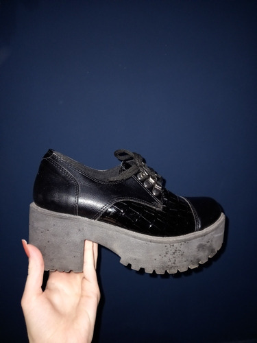 Zapato Charol Color Negro Con Cordones Nro 38