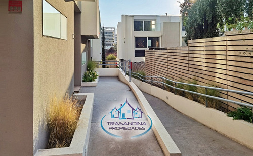 Vende Casa Amoblada 3d 4b 2e - Sector Peñalolén - Santiago