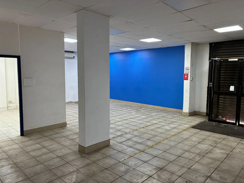 Local Comercial Con Planta Abierta De 150m2 Útiles