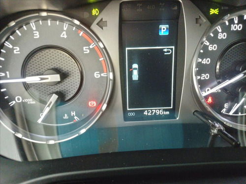 Toyota Hilux 2.8 D-4D TURBO DIESEL CD SRX 4X4 AUTOMÁTICO