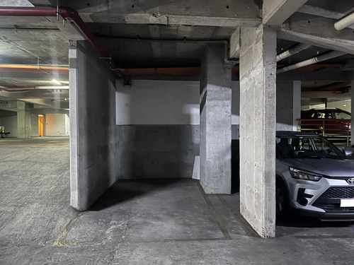 Estacionamiento Subterráneo En Bustos Esquina Los Leones