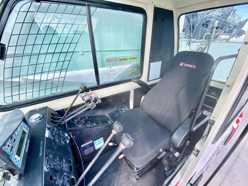 Imagen 12 de 15 de Grua Titan Sobre Camion Terex T340 Para 40 Toneladas
