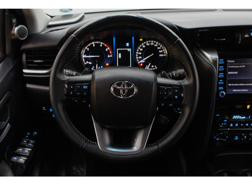 Toyota Hilux SW4 2.8 D-4D TURBO DIESEL SRX 7L 4X4 AUTOMÁTICO