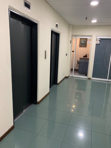 Oficina En Venta - Urb. El Rosal