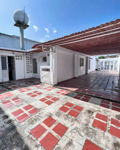 Venta Urb. La Macarena, Palo Negro, Casa 136 Metros Estado Aragua Conjunto Cerrado