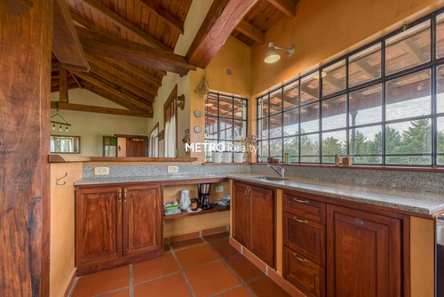 Casa En Venta Sobre Lote De 1 Hectarea En Loma Escondida, Open Door