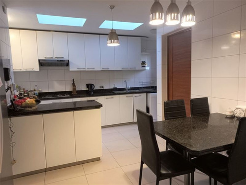 Imagen 7 de 22 de Venta Casa Grandes Espacios San Carlos De Apoquindo 5d 4b