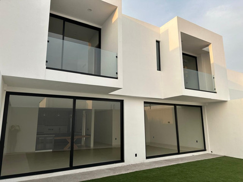 Excelenta Casa En Lomas, Calidad Y Ubicacion Excelente. Oportunidad