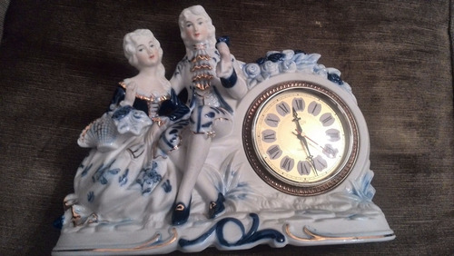 Reloj De Mesa , Parejita Colonial Con Flor Enamorados