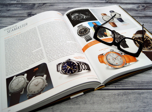 100 Iconic Watches - Por Gisbert L Brunner - De Omega Rolex Cartier Baume & Mercier Livro Importado - Ed. Teneues - Capa Dura - 1a Edição 2024 - Novo