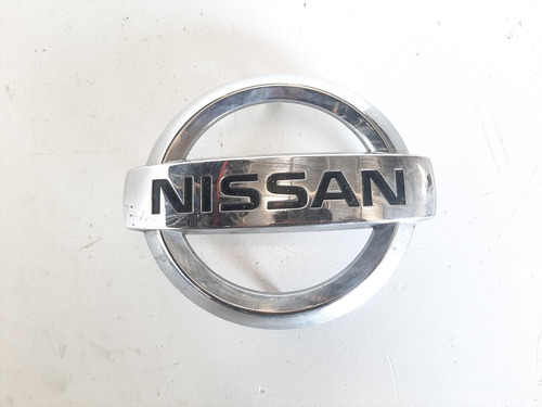 Emblema De Parrilla Nissan Np300 2p 2016-20