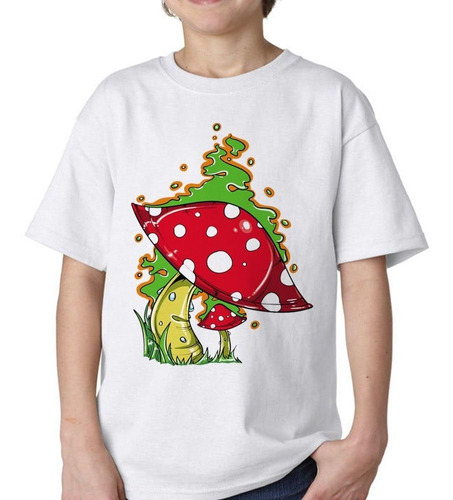 Remera De Niño Hongos Sobre El Pasto Artwork Colors