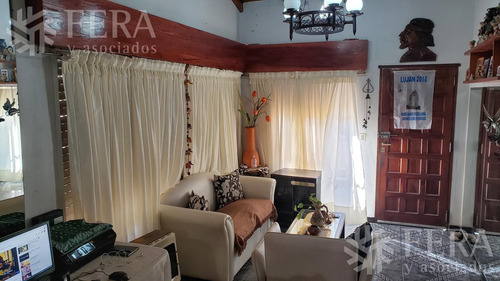 Imagen 3 de 8 de Venta De Casa 3 Ambientes Con Cochera Y Patio - Quilmes (26633)