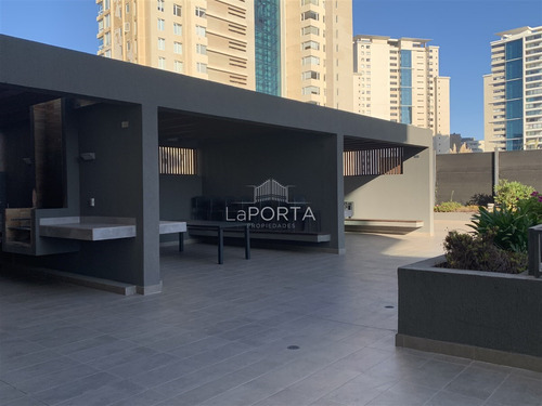 Amoblado / Vista Al Mar / Estilo Mariposa