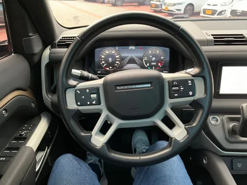 Land Rover Defender First 2021
