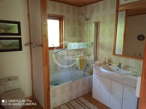 Parcela De 10.200 M2 Con Casa Nueva De 190 M2 En Curarrehue