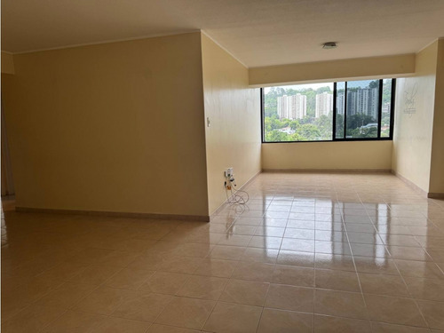 Apartamento En Venta El Cigarral De Oportunidad