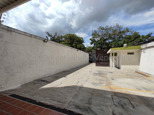Edificio En Alquiler El Hipodromo, Maracay 24-