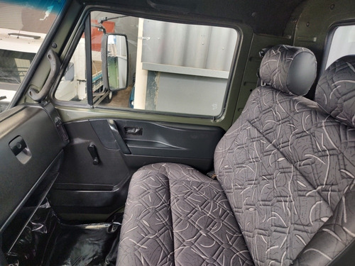 Volkswagen V W 15210 2014 4x4 Munck