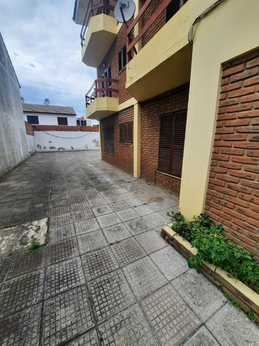 Imagen 19 de 20 de Amplio Departamento En Dos Ambientes Y Medio Ubicado En Planta Baja Con Cochera