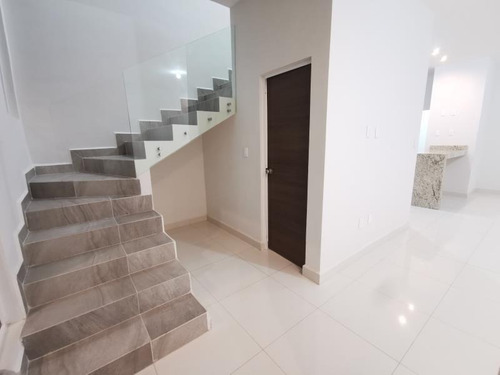 Imagen 2 de 12 de Casa Sola En Venta Las Lomas