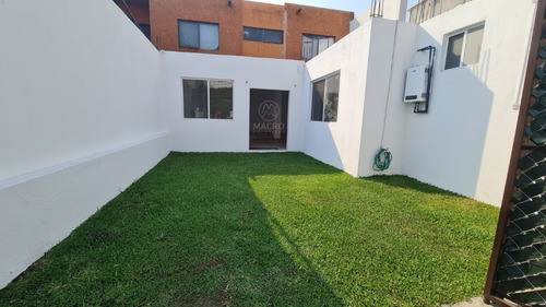 Casa En Venta En Fracc. Valle Del Sol De Dos Niveles Con Jardín.