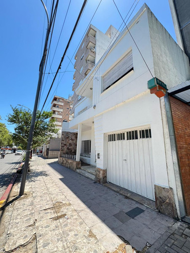Lote / Terreno En Venta Frente A Plaza Jeronimo Del Barco, Rinde 1260 M2