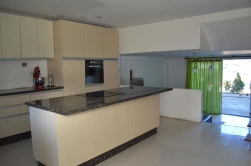 Imagen 2 de 5 de Hermoso Town House Duplex En Venta Guatire - Sb +584129500764