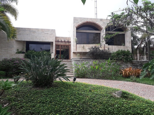 Quinta Ubicada En El Sector El Añil De La Urbanización Hato Royal Guataparo Socc