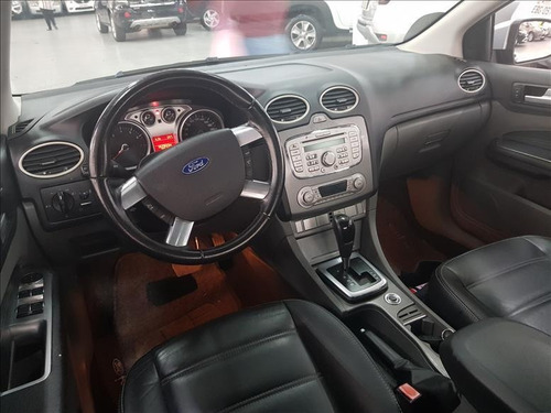 Ford Focus 2.0 Ghia Sedan 16v