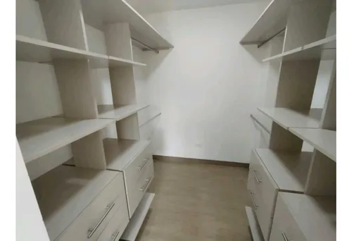 Apartamento Con Hermosa Vista Segundo Piso Con Ascensor