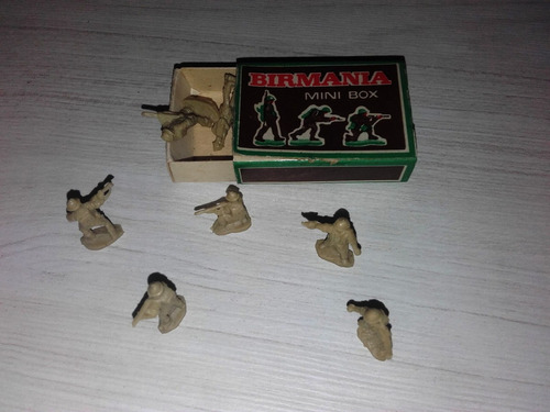 Caja Soldaditos De Plastico Antiguo. Miniatura